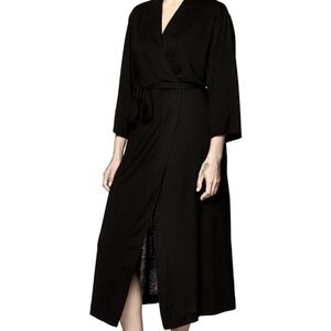 Natori Black M Robe w Kimono Sleeves